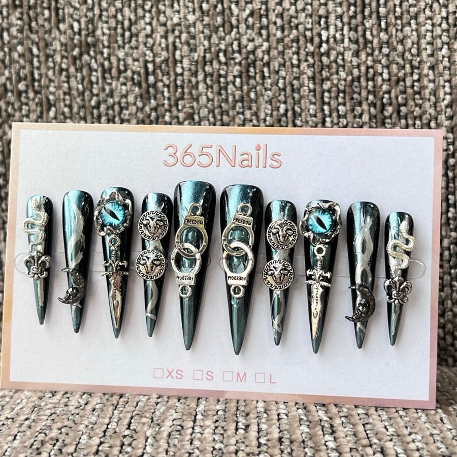 365nails: 「哥德青綠魔眼蛇」—手工製穿戴甲