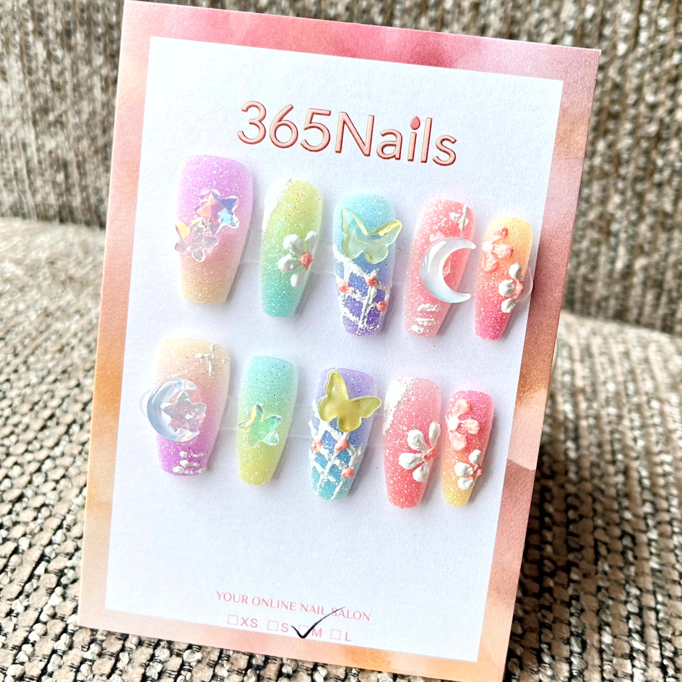 365nails: 별하늘의 꿈 – 3D 참 장식 수제 아몬드형 네일