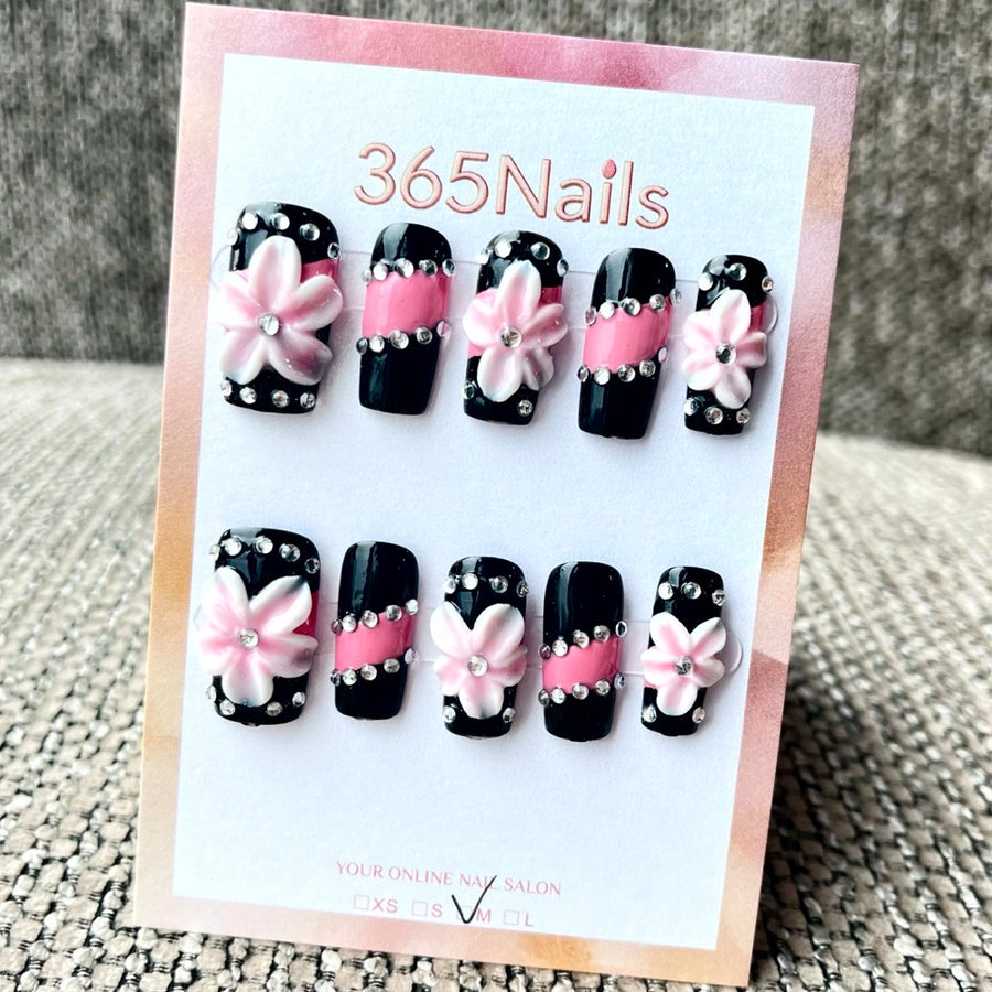 365nails : «Fleur de Minuit» — Ongles faits main forme carrée, décor floral 3D