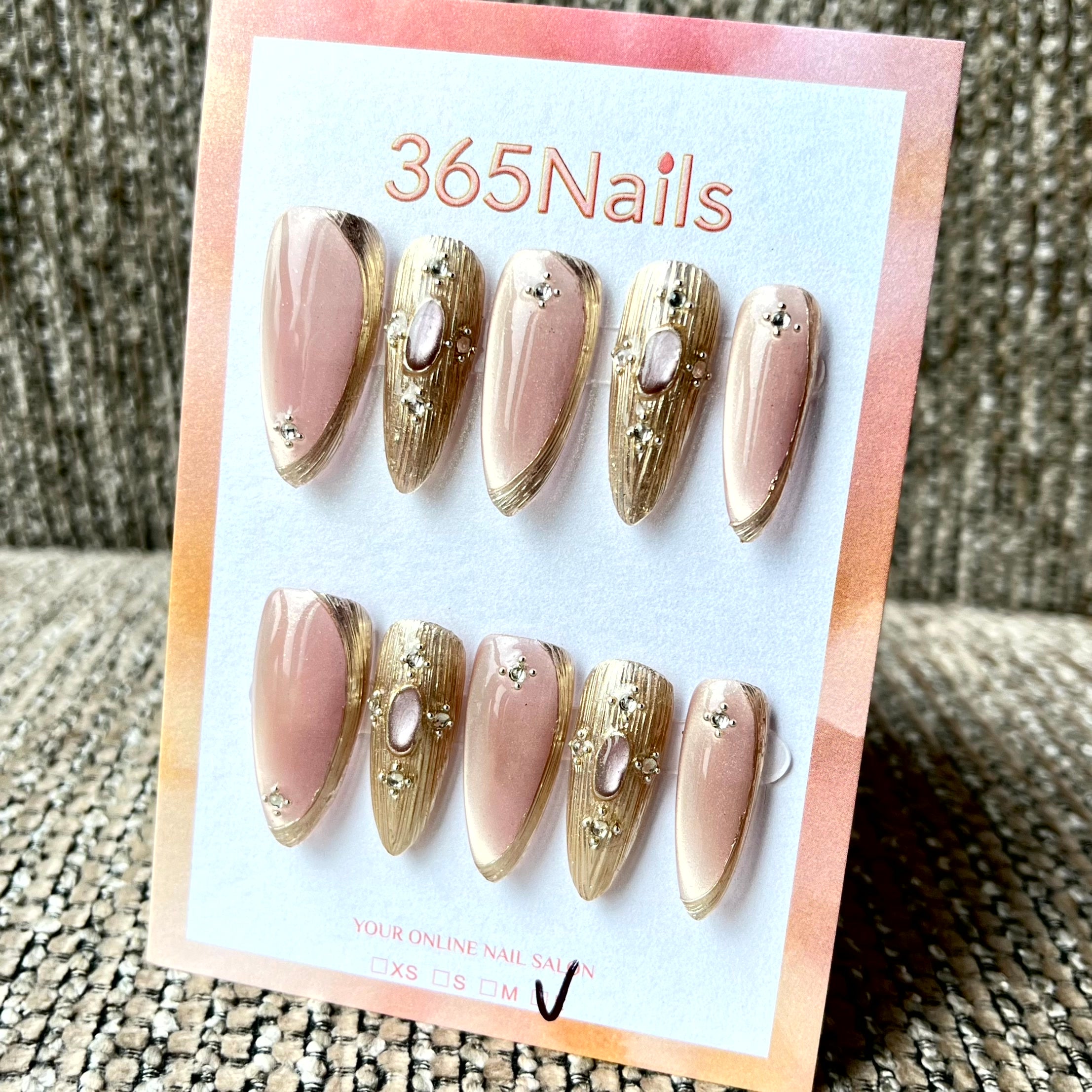 365nails：「鍍金奢華」— 3D巴洛克與珍珠手工製中長款杏仁形穿戴甲