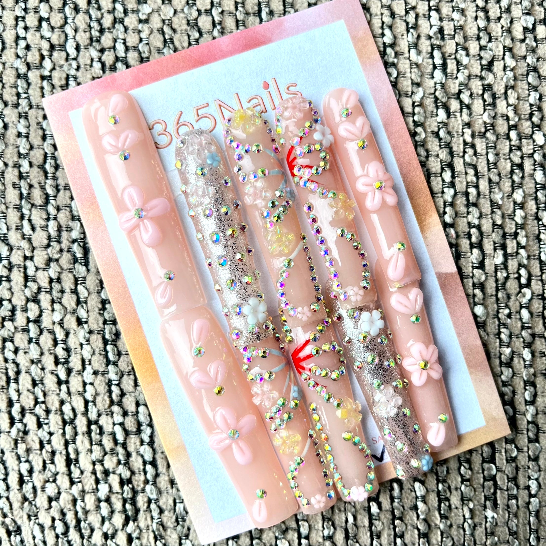 365nails: "Sussurro da Primavera" – Unhas Postiças Cônicas 3D Florais e de Strass Feitas à Mão
