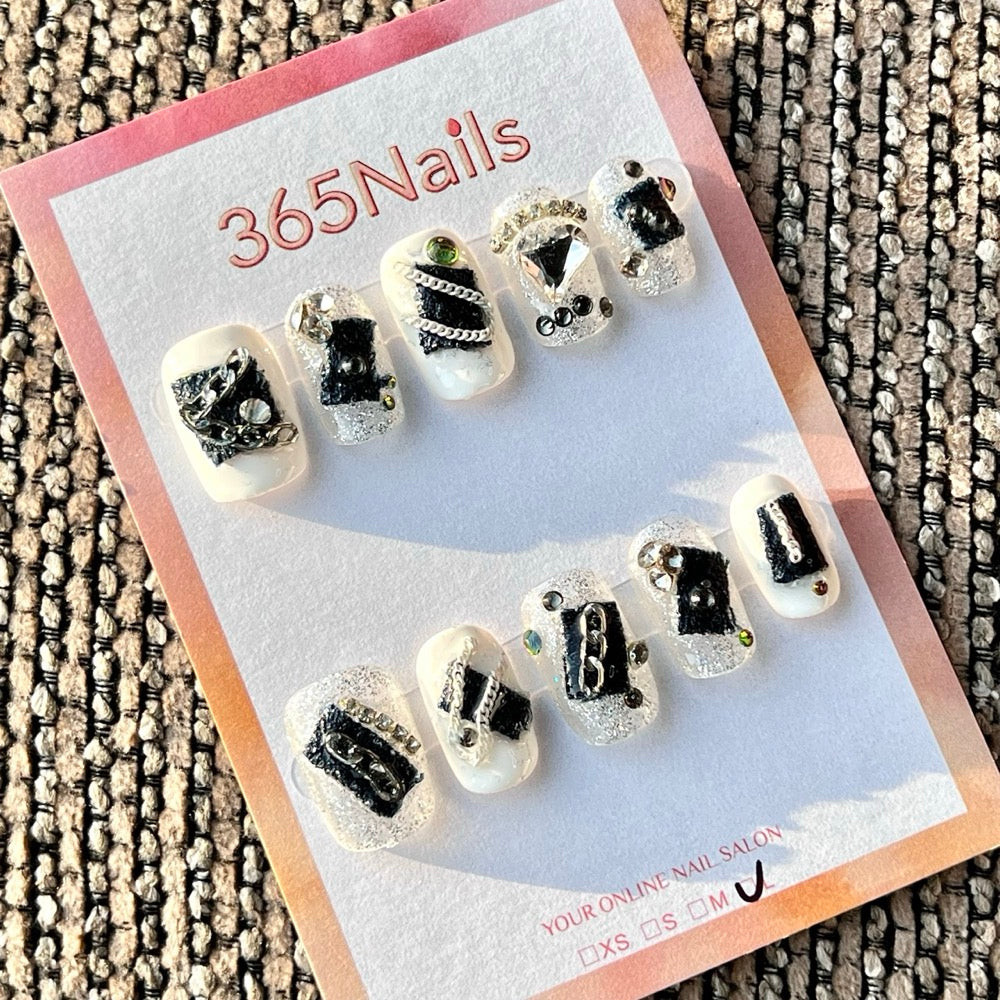 365nails 수제 숏 스퀘어형 프레스온 네일 — 화이트·블랙·데님 체인 라인스톤