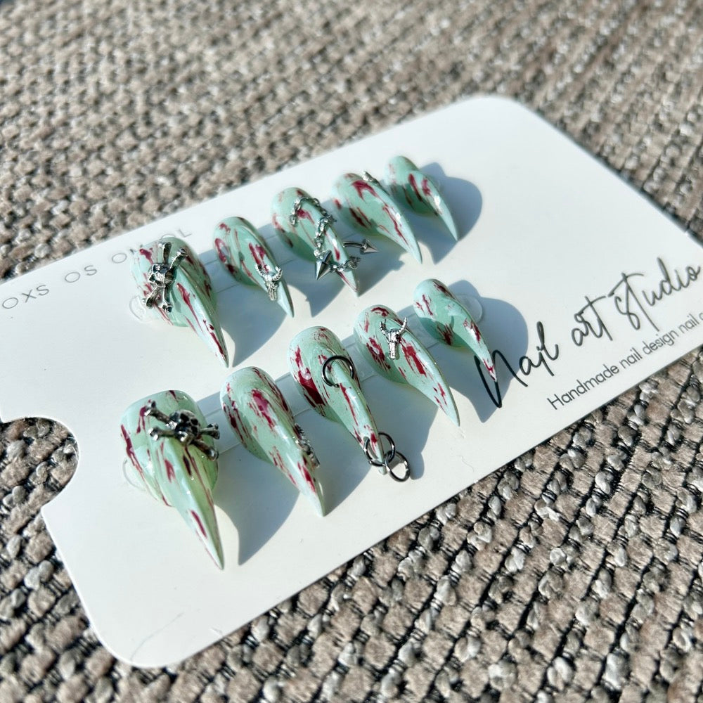 Bloody Mist Alien Claw Press On Nails｜Mint Green  Stiletto with Silver Charms