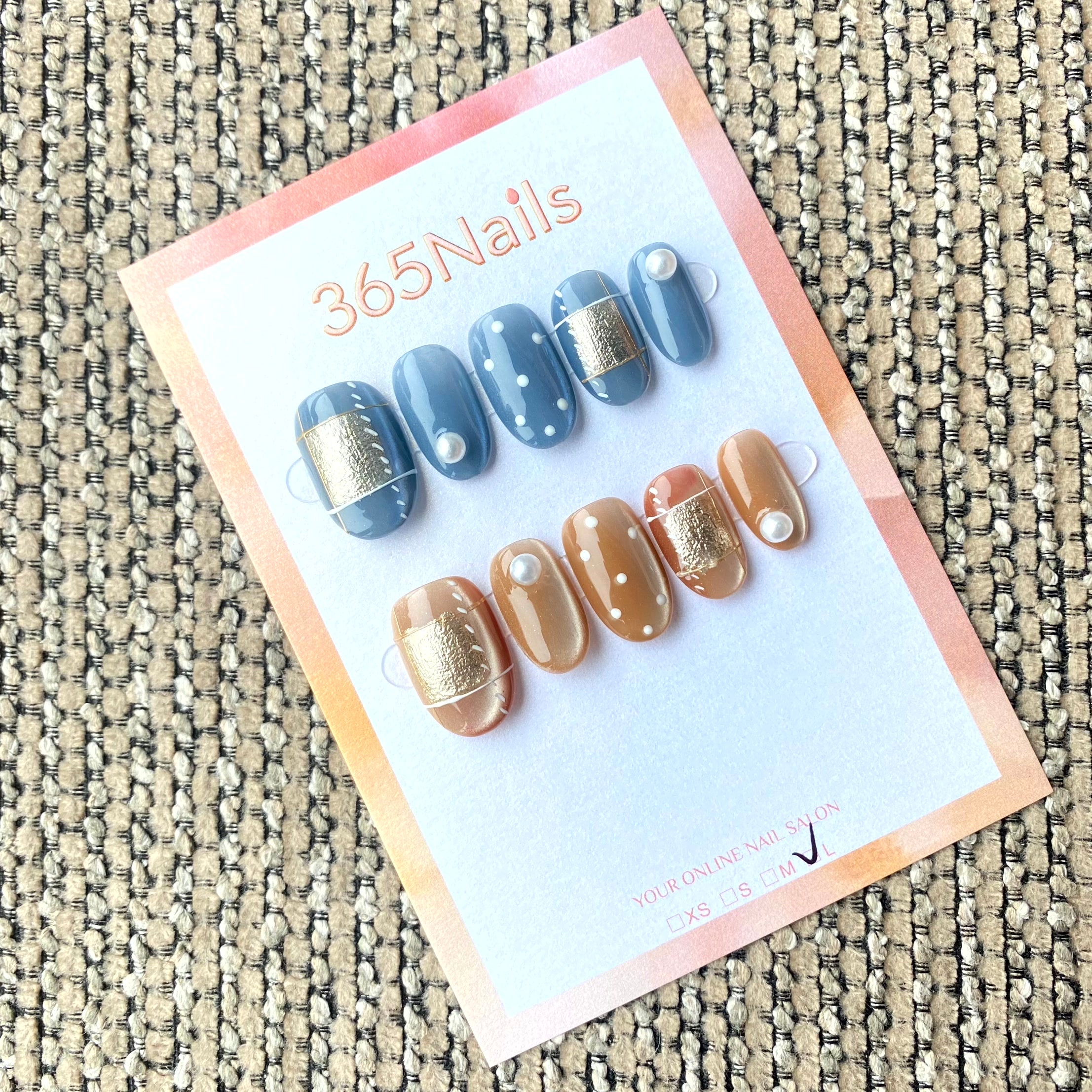 365nails: "코지 패치워크" – 데님 블루·카라멜 & 골드 포일 수제 오벌형 네일
