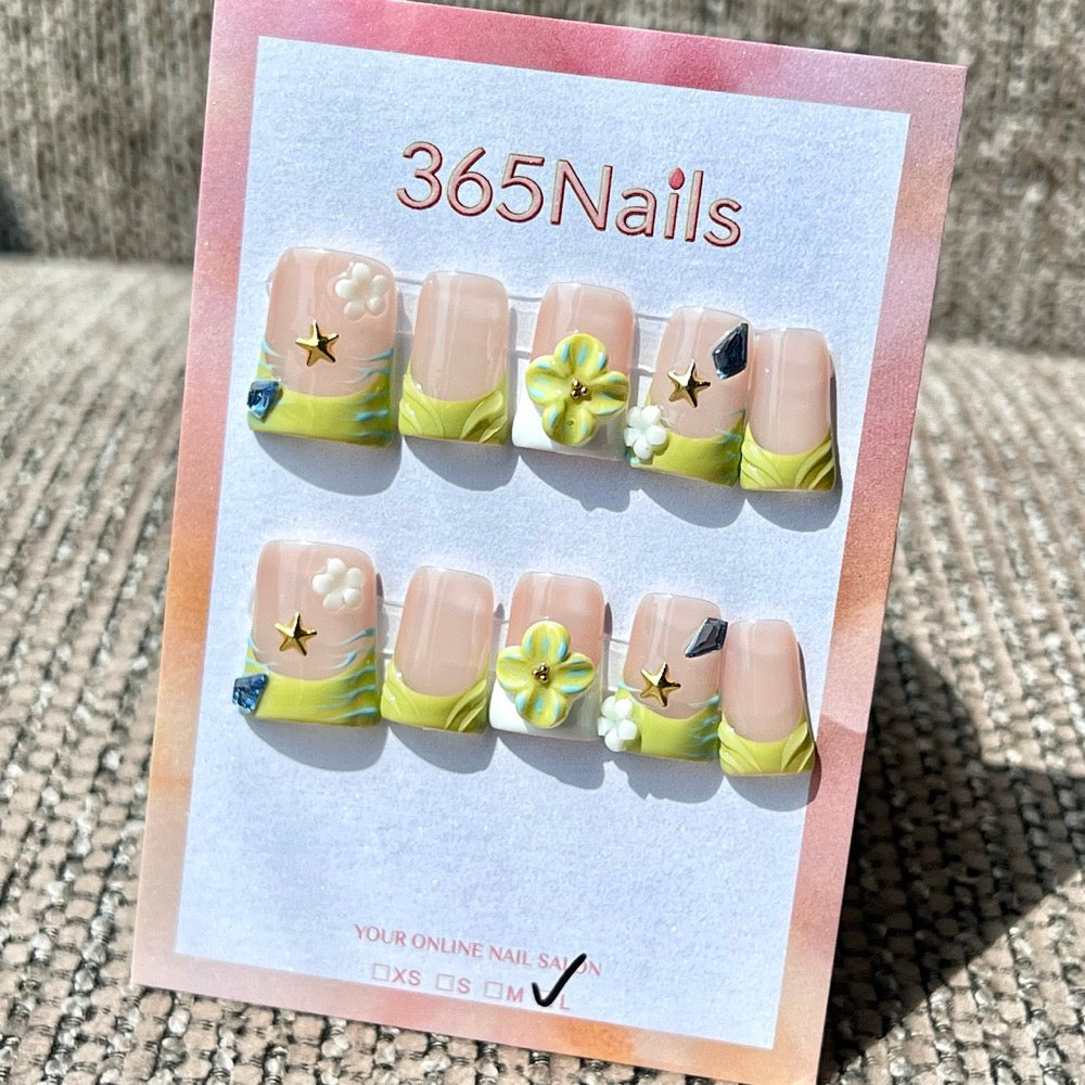 365nails: "Green Flower Star Short" – Handmade Short Trapezoid Press-On Nails