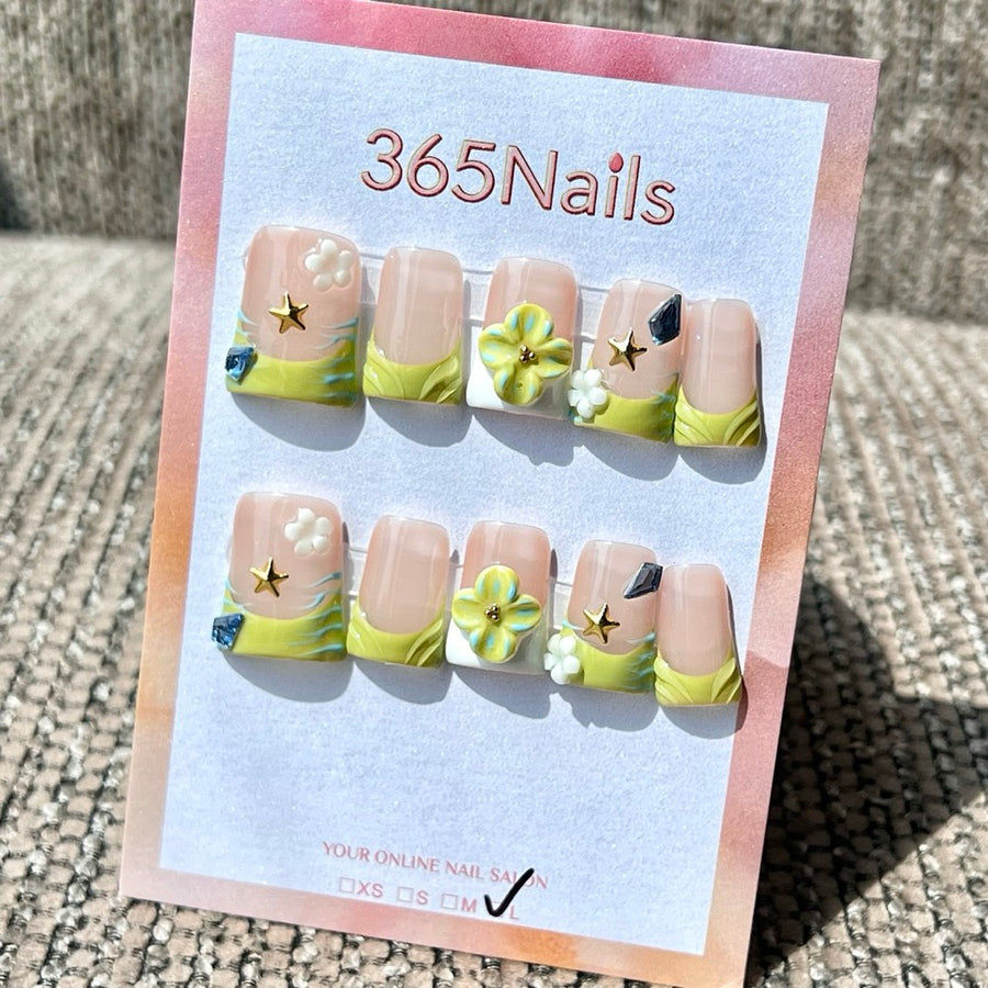 365nails: "Green Flower Star Short" – Handmade Short Trapezoid Press-On Nails