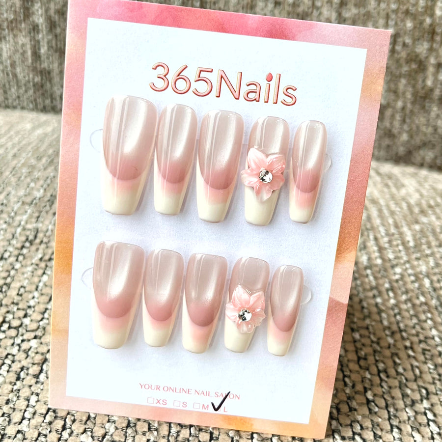 365nails: "Blush Bloom" – 3D 플라워 & 캣아이 수제 롱 코핀형 네일