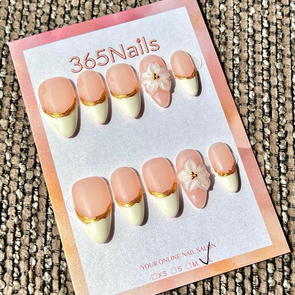 365nails: "Golden Edge Sakura" – Unhas Postiças Stiletto Médias com Florais 3D Feitas à Mão