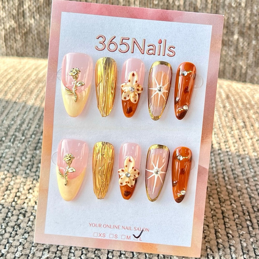 365nails：裸棕花朵與玫瑰金混搭 手工製 中長款 尖形 穿戴甲