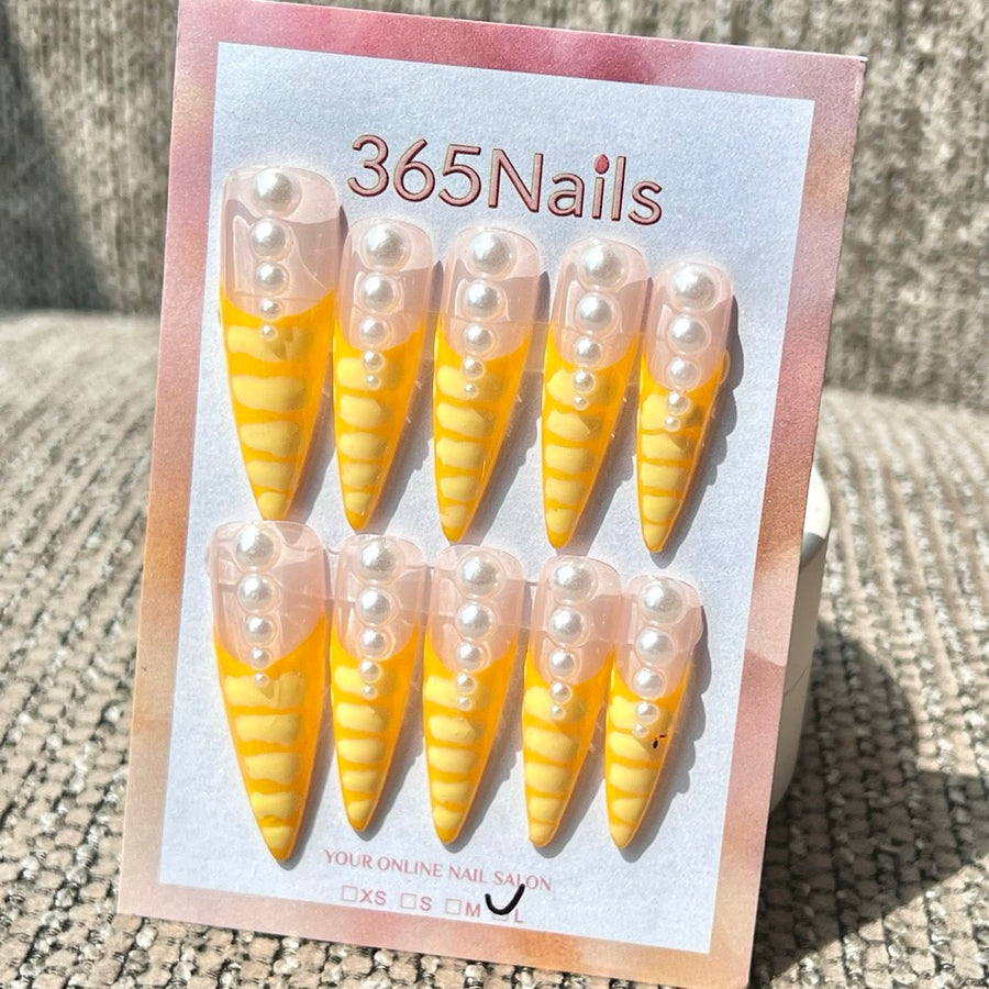 365nails: 옐로우 스트라이프 펄 수제 미디엄 스틸레토형 프레스온 네일