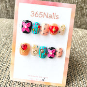 365nails : "Sacred Heart" — ongles press-on courts, forme carrée, fait main, papillon 3D et croix