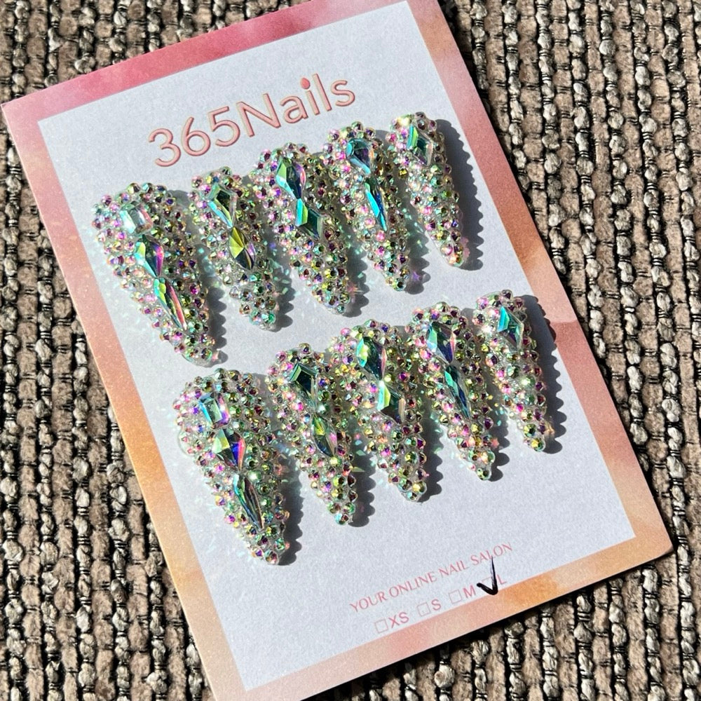365nails: "Rêves Irisés" – ongles forme amande fait main avec cristaux 3D et strass irisés