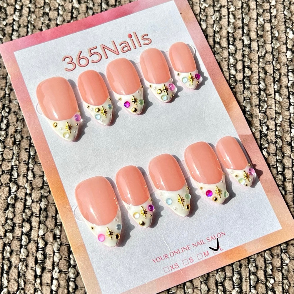 365nails — French bonbon étoilé — ongles press-on fait main, forme coffin, court