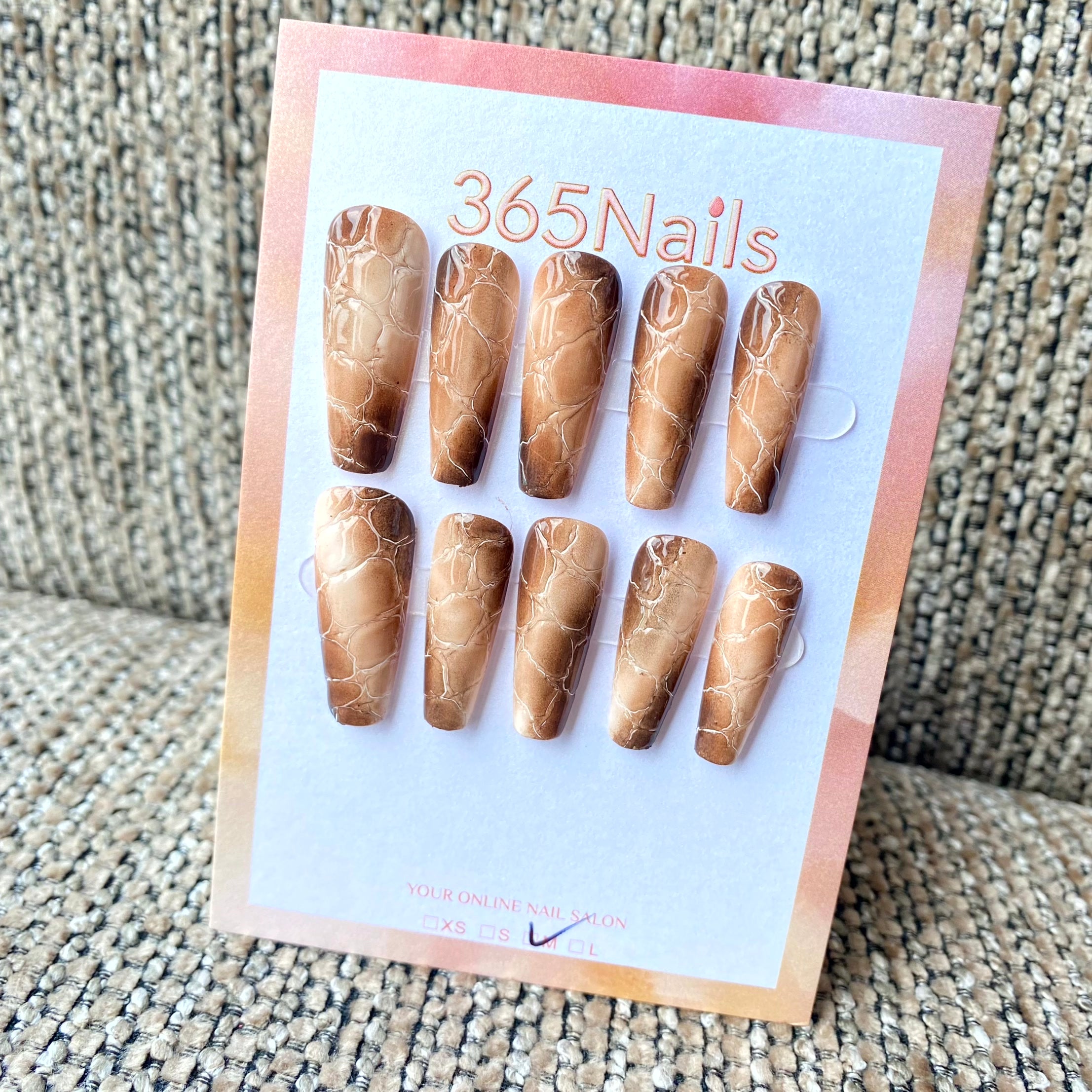 365nails: "焦糖大理石脈" – 質感大理石與裂紋手工製棺材形甲片