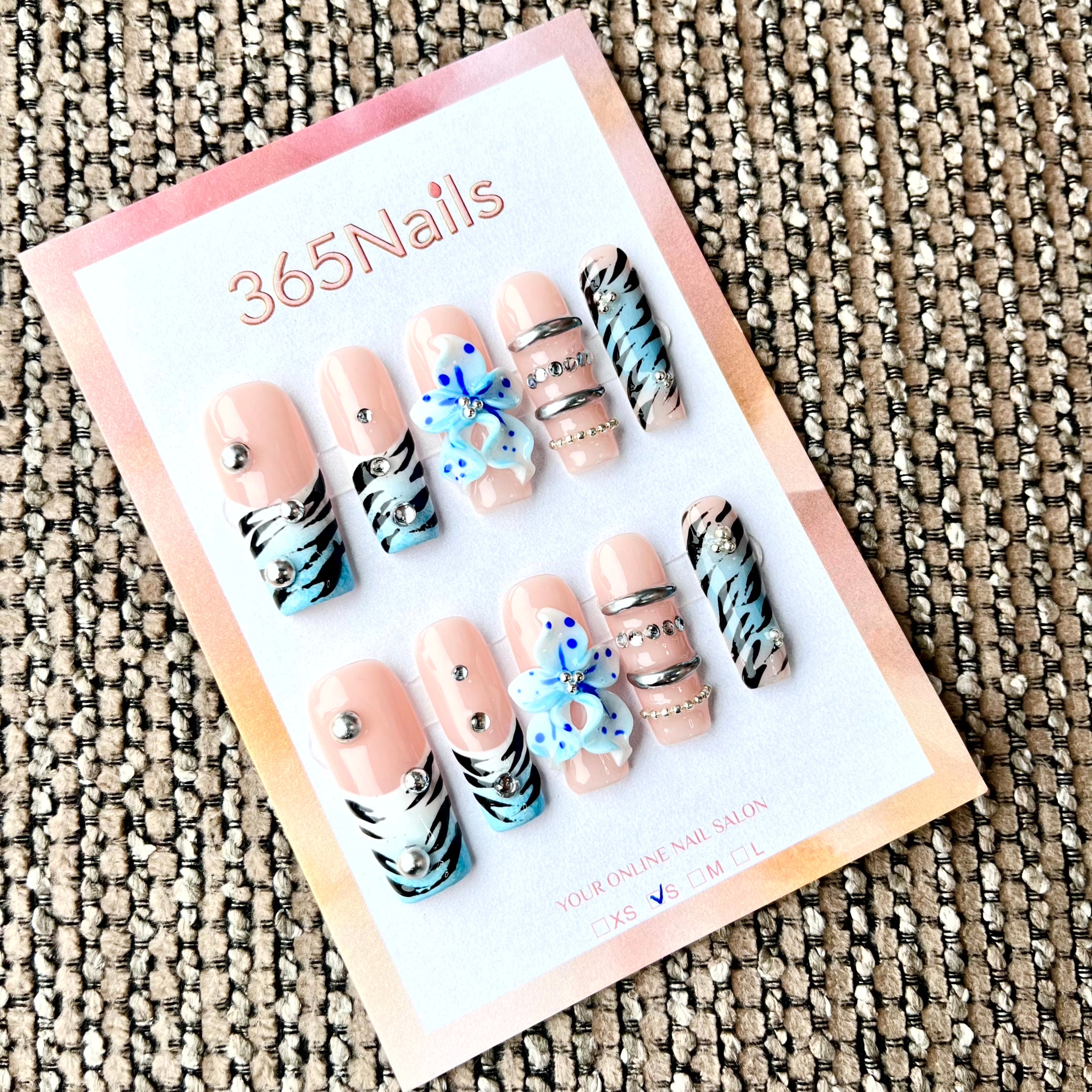 Wild Bloom: "Zebra Lily" – Unhas Postiças Longas Coffin