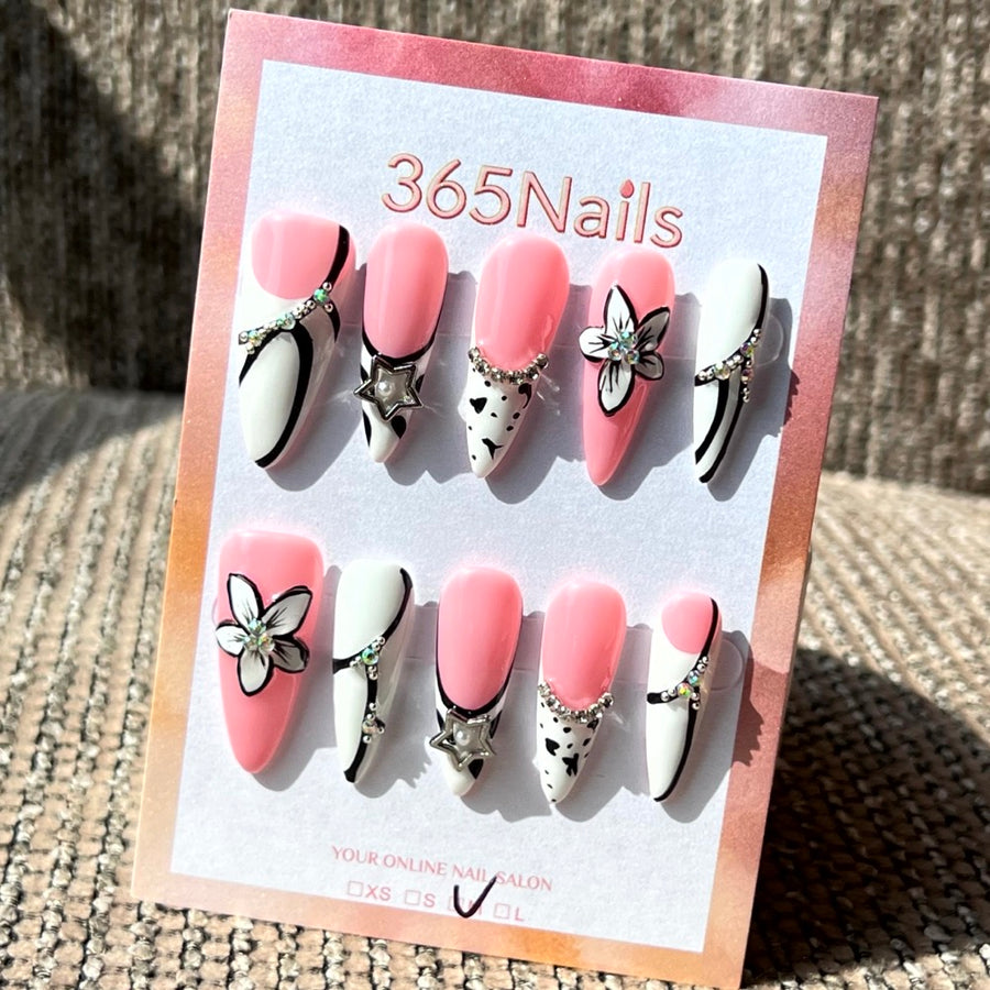 365nails : « Fleur de minuit » — ongles forme stiletto faits main avec papillon 3D et strass