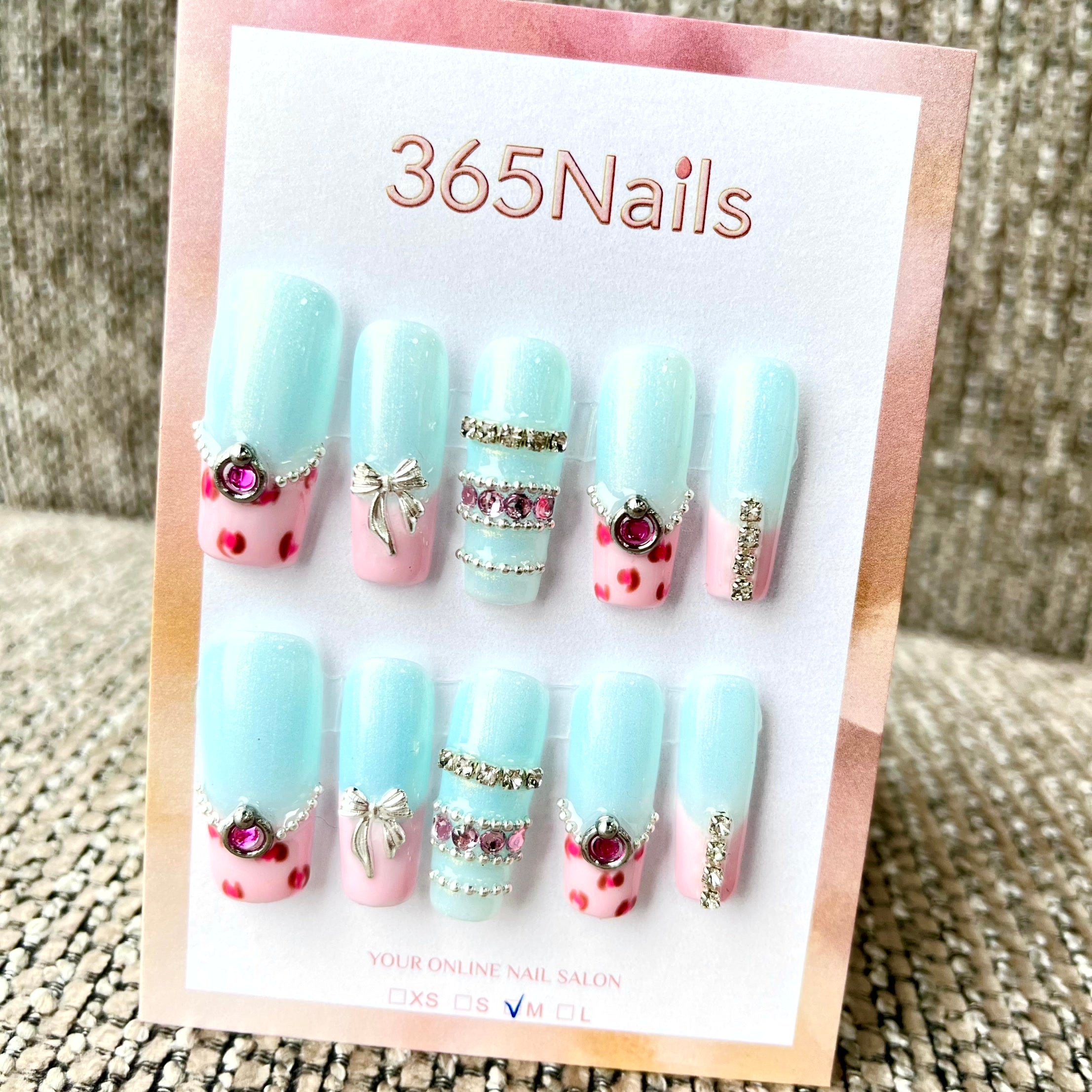 Elegant Mint: "Mint Pink Bow Rhinestone" – 長款棺材形薄荷粉蝴蝶結水鑽穿戴甲