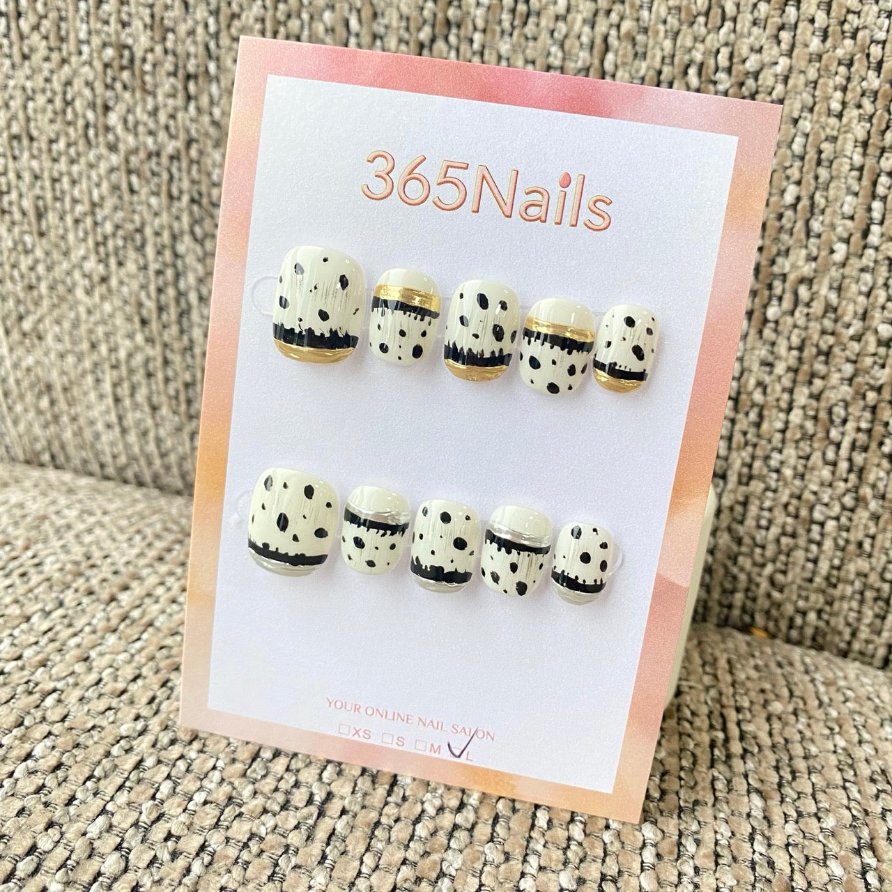 365nails: "Dalmatian Spot Gold Short" – handmade press-on nail