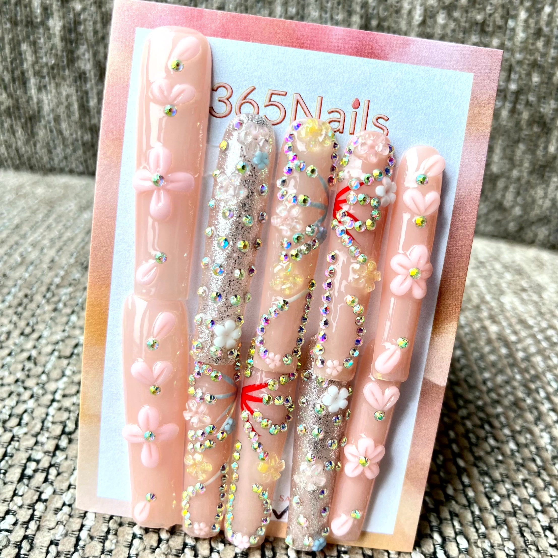 365nails: "Sussurro da Primavera" – Unhas Postiças Cônicas 3D Florais e de Strass Feitas à Mão