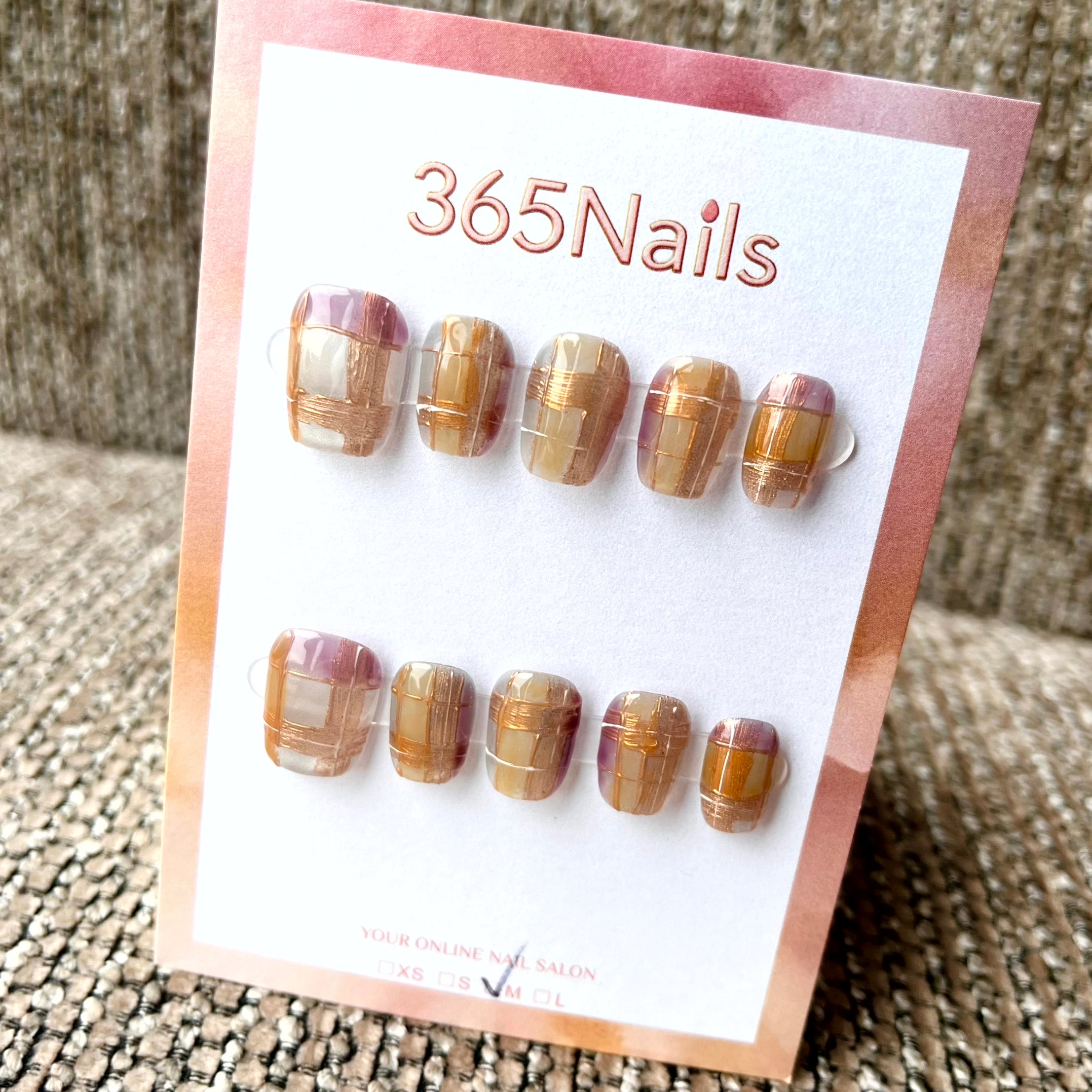 365nails: "Amber Plaid" – Unhas Curtas Quadradas Xadrez Pintadas à Mão