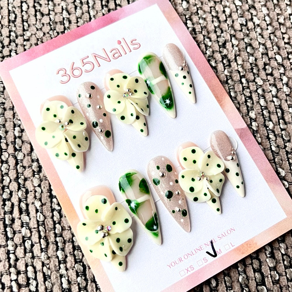 365nails: "Emerald Whimsy" – 3D 꽃 장식 수제 스틸레토형 네일