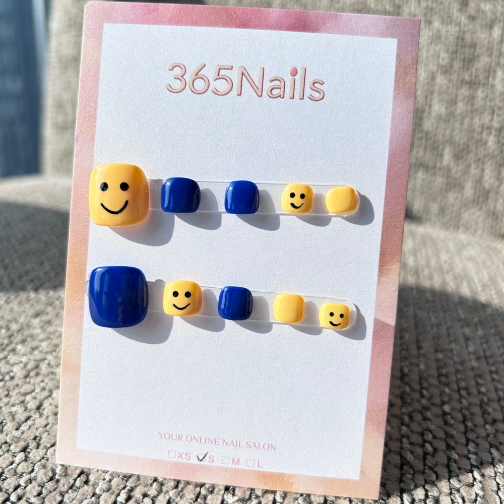 365nails: "navy blue smiley" – handmade press-on toenails / pedicure