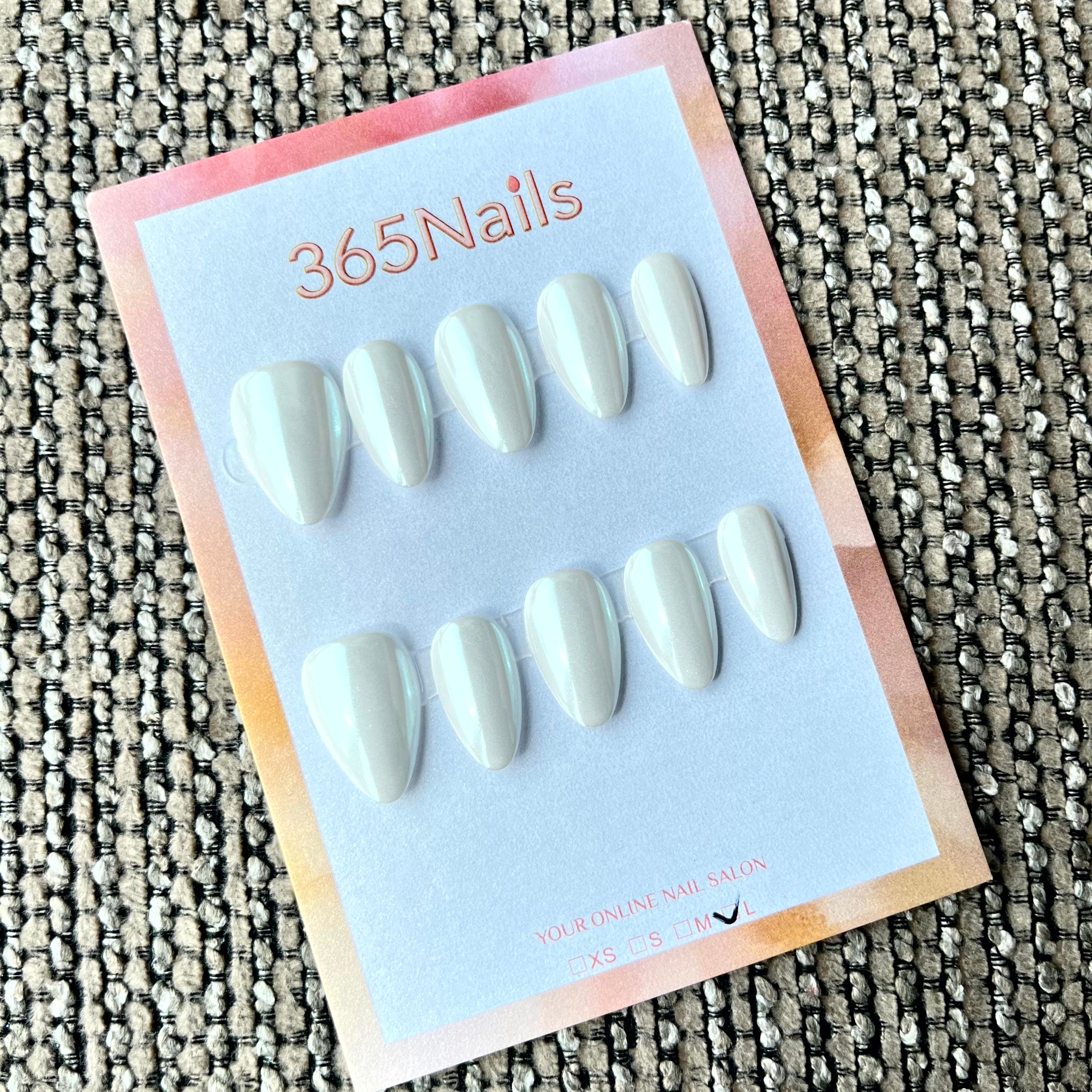 365nails: "Pérola Gélida" – Unhas Postiças Artesanais de Amêndoa Cromadas Brancas Peroladas Sólidas