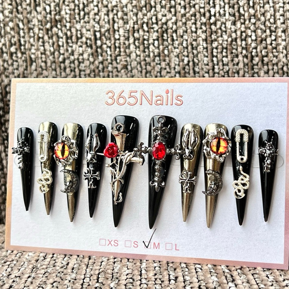 365nails: "Romance sanguine gothique" – ongles press-on fait main
