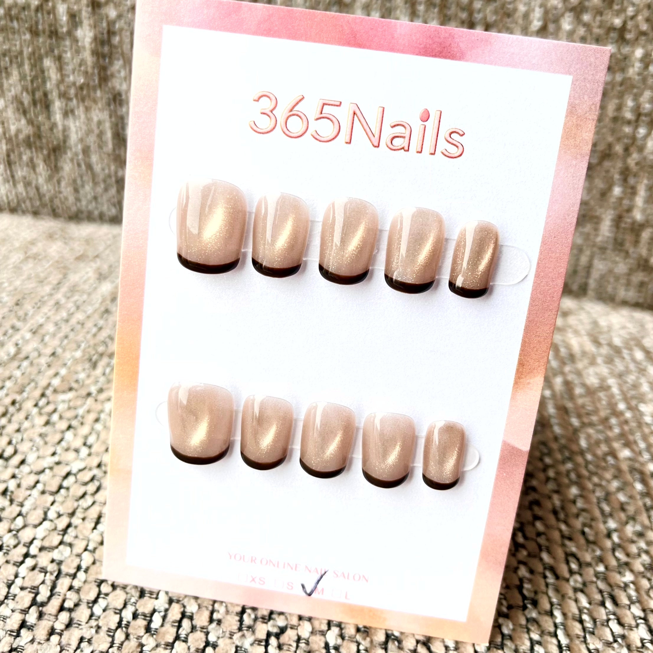 365nails: "Amber Noir" – Unhas Curtas Quadradas Francesinhas Feitas à Mão