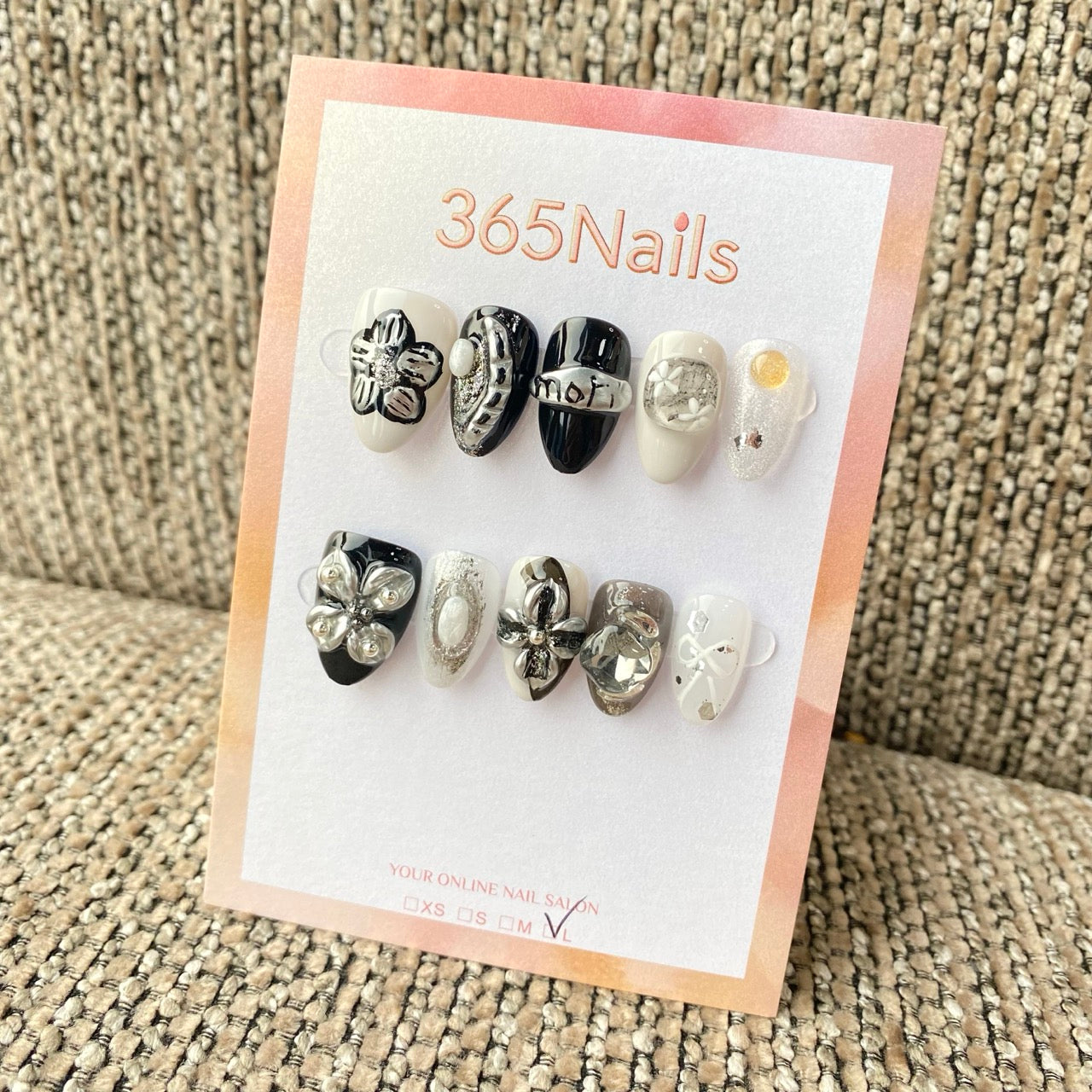 365nails: "Black White Silver 3D Flower Gemstone" – handmade press-on nail