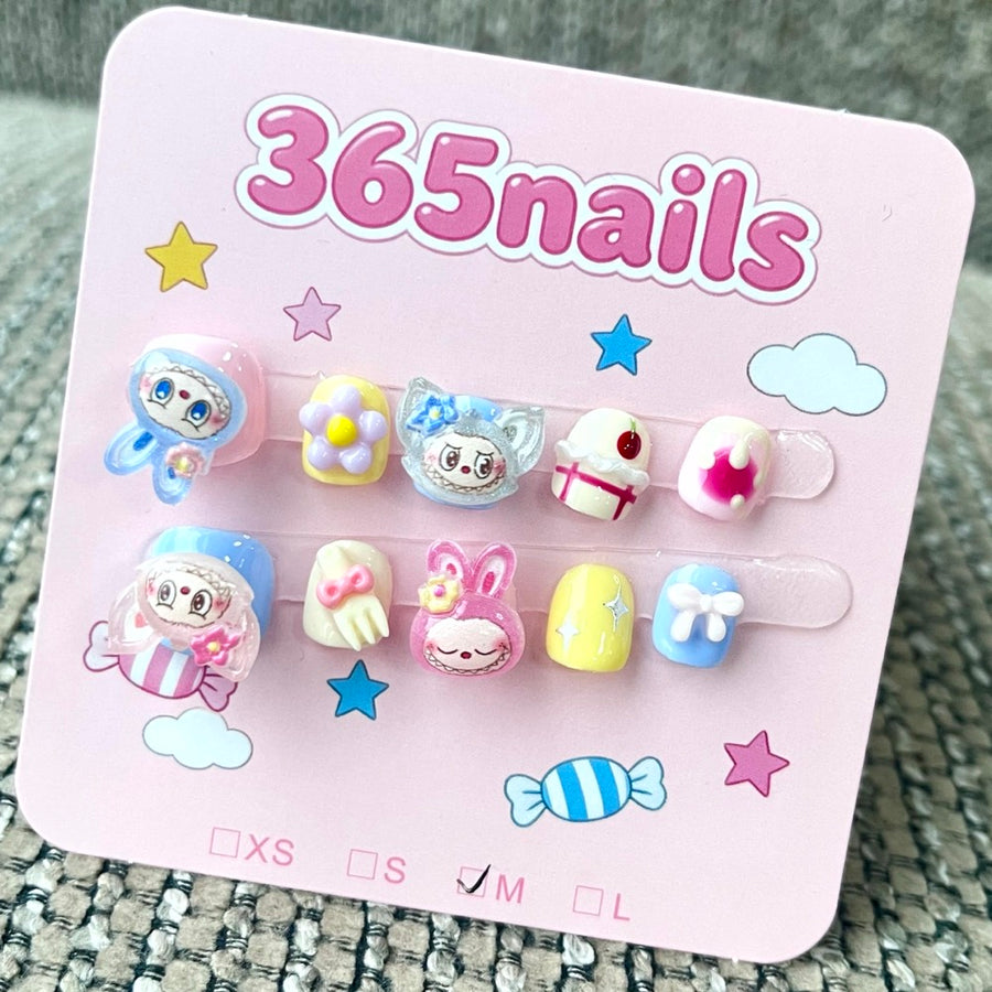 365nails: "Sweet Friends" – 3D 수제 캐릭터 달콤한 숏 스퀘어형 네일