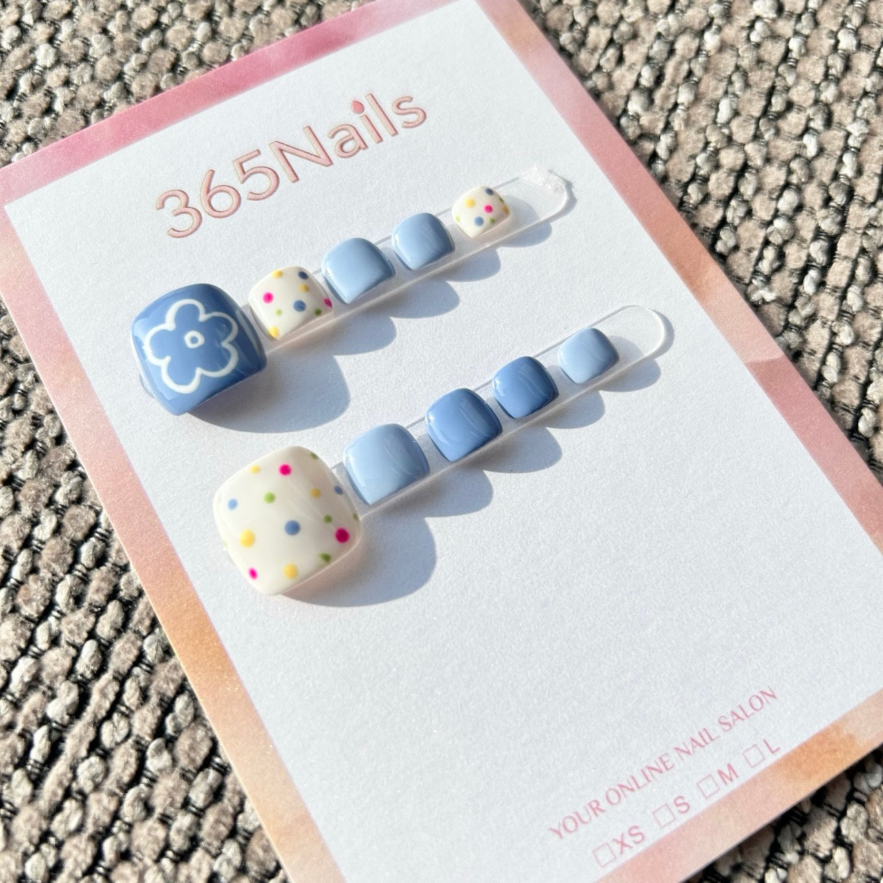 365nails: "blue daisy polka dot" – handmade press-on pedicure