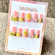 Manucure française rose et jaune, motif floral et strass - Vente en gros d'ongles press-on faits main ultra-souples à ajustement flexible (MOQ=100)