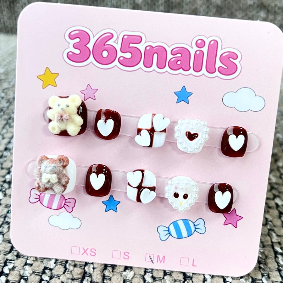 365nails: "Sweet Cocoa Bear" – 3D 곰돌이·하트 수제 숏 스퀘어형 네일