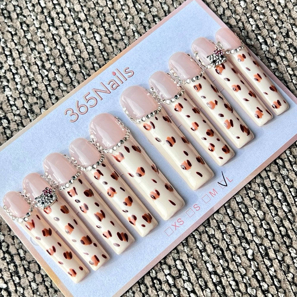 365nails : ongles press-on faits main, longs, forme trapèze, motif léopard orné de strass