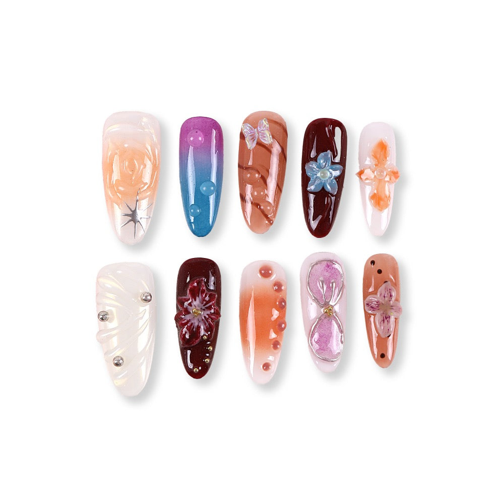 Uñas postizas 365nails de otoño con acabado de gelatina mixta, flores 3D y gotas de rocío.
