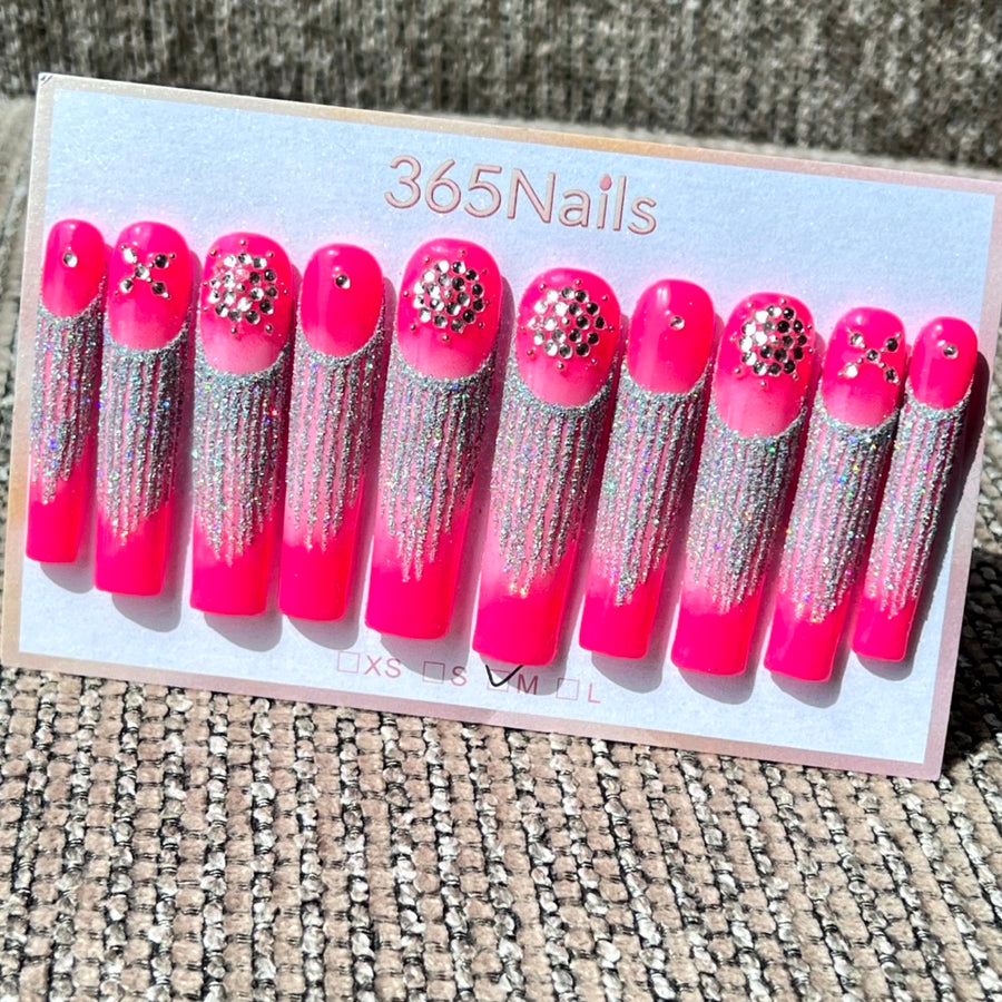 365nails: 「電光炫彩」 – 手工製 3D 水鑽與銀色流蘇 長款 棺材形 穿戴甲