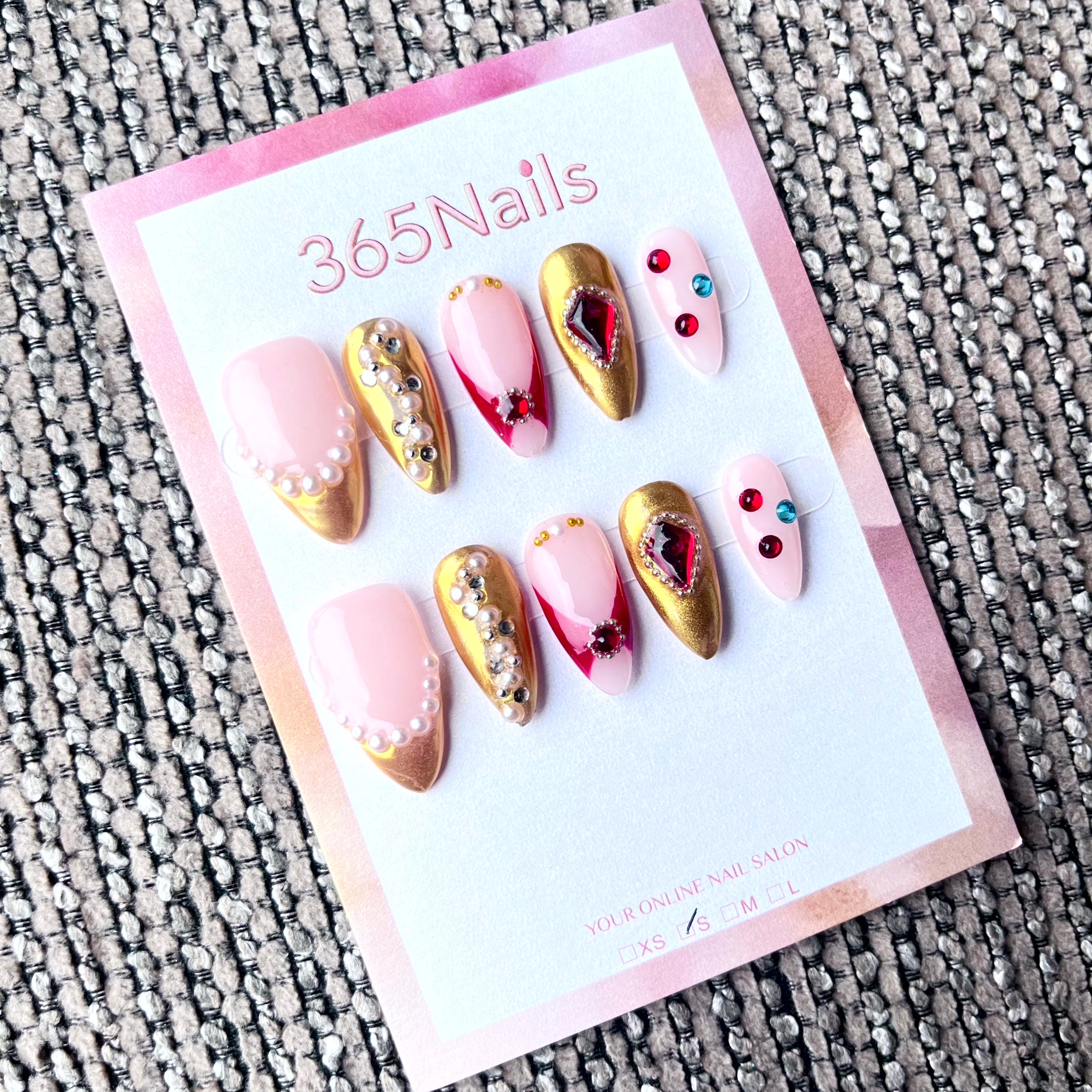 365nails: 로열 플러시 – 3D 보석 & 골드 리프 수제 아몬드형 네일