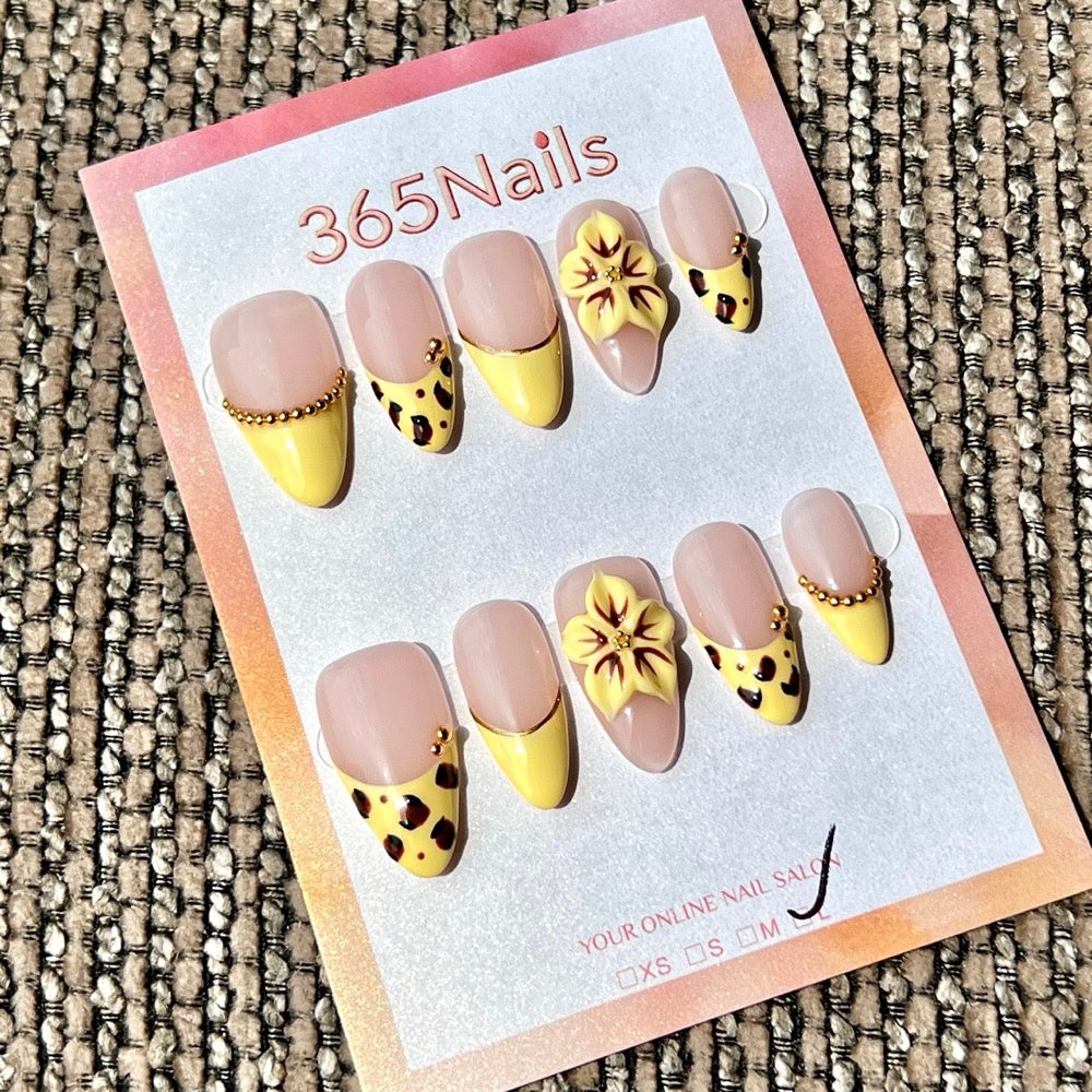 365nails: "Pale Yellow Leopard Flower" – Handmade Medium Almond Press-On Nails