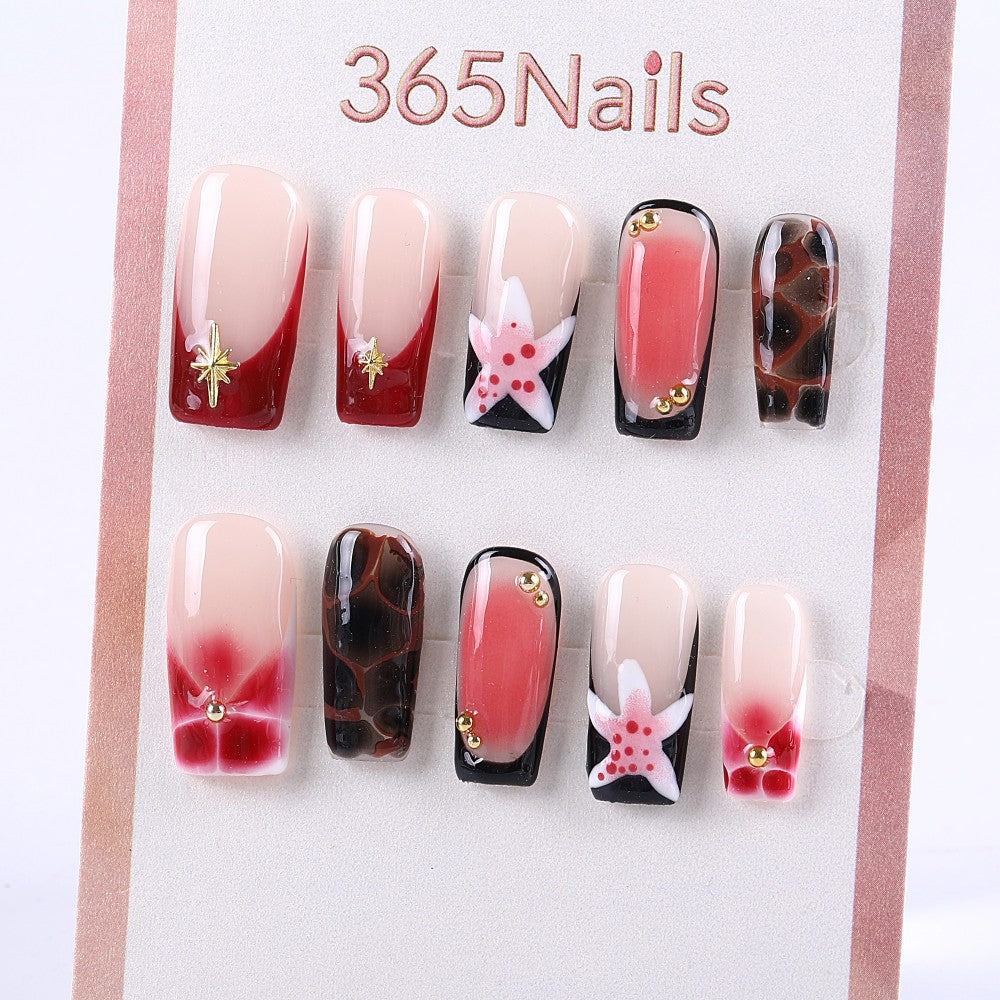 紅色與裸色穿戴甲，3D 白色花朵與金色珠飾細節 ( MOQ=5pcs )