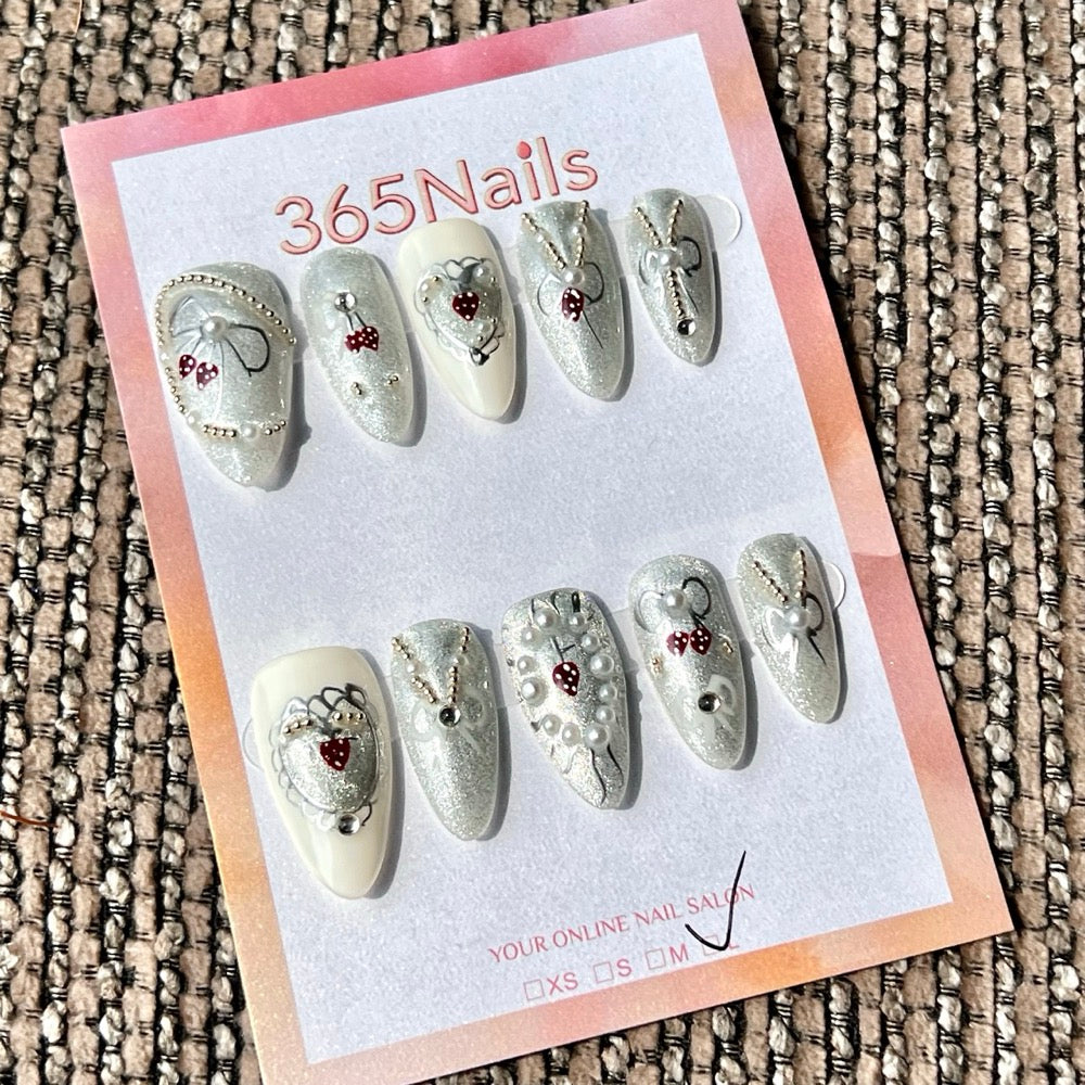 365nails：「草莓心形蕾絲」— 手工製中長款尖形穿戴甲
