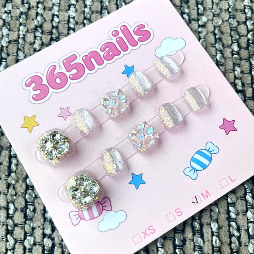 365nails: "Diamond Frost" – 3D 라인스톤 수제 글리터 숏 스퀘어형 네일