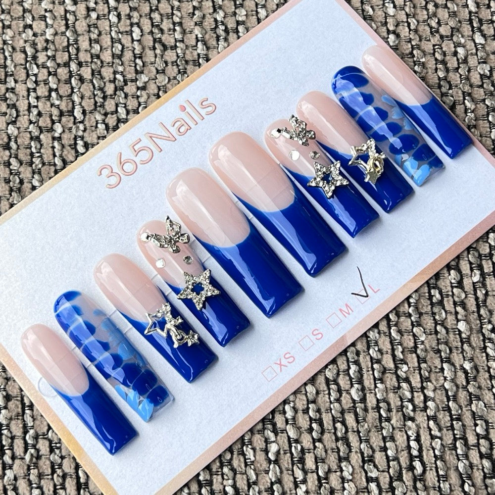 365nails: "Minuit Céleste" – ongles press-on longs forme coffin, étoiles et papillons 3D, fait main