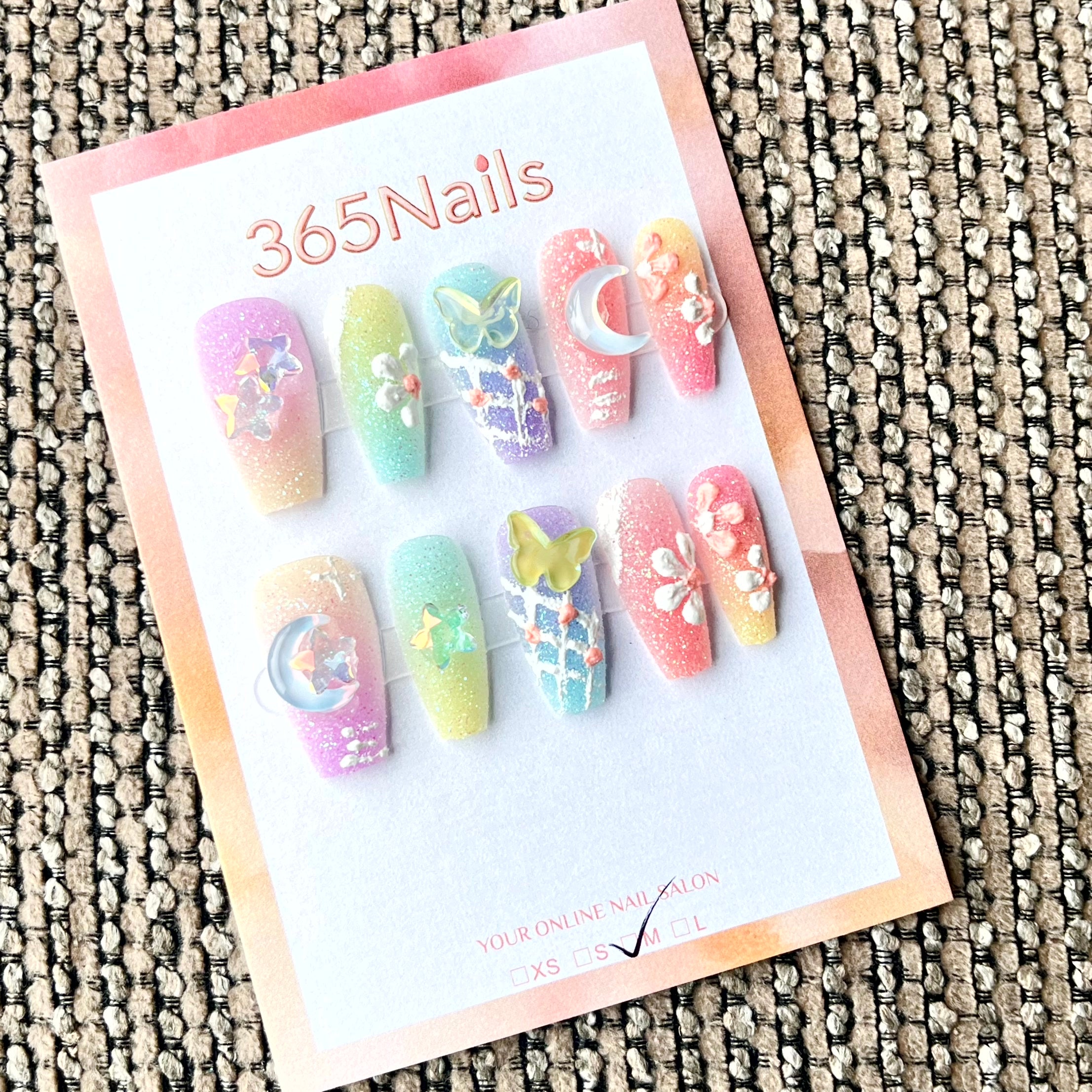 365nails: 별하늘의 꿈 – 3D 참 장식 수제 아몬드형 네일
