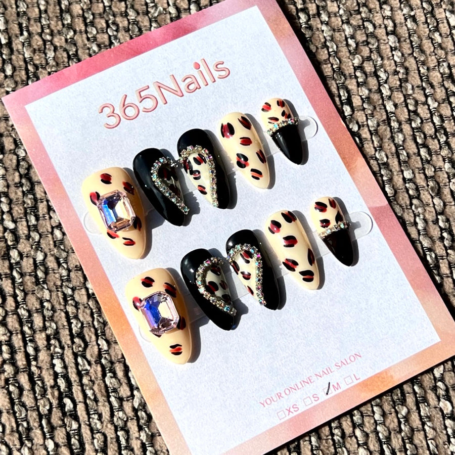 365nails : « Léopard Royal » – ongles faits main forme amande, cristaux 3D et imprimé vache