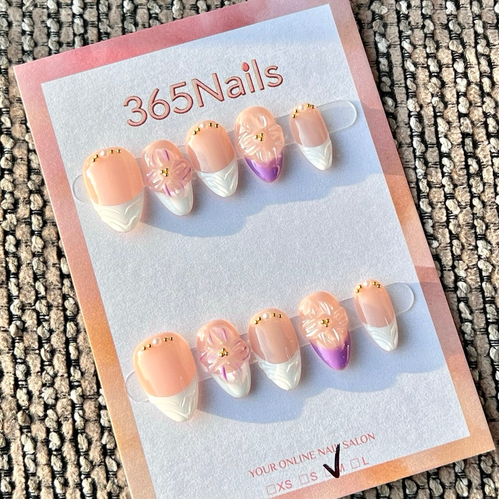 365nails: "Flower French Tip Short" – Handmade Short Almond Press-On Nails