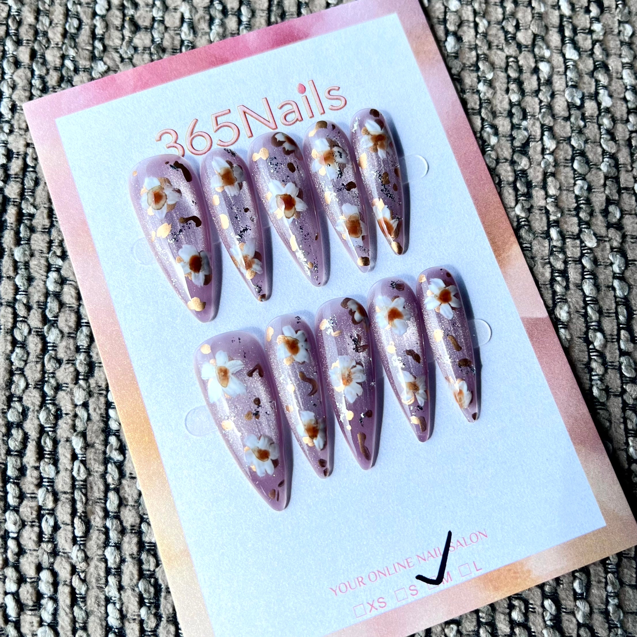 365nails: "Lavender Daisy Stiletto" – Handmade Long Sharp Stiletto Nails