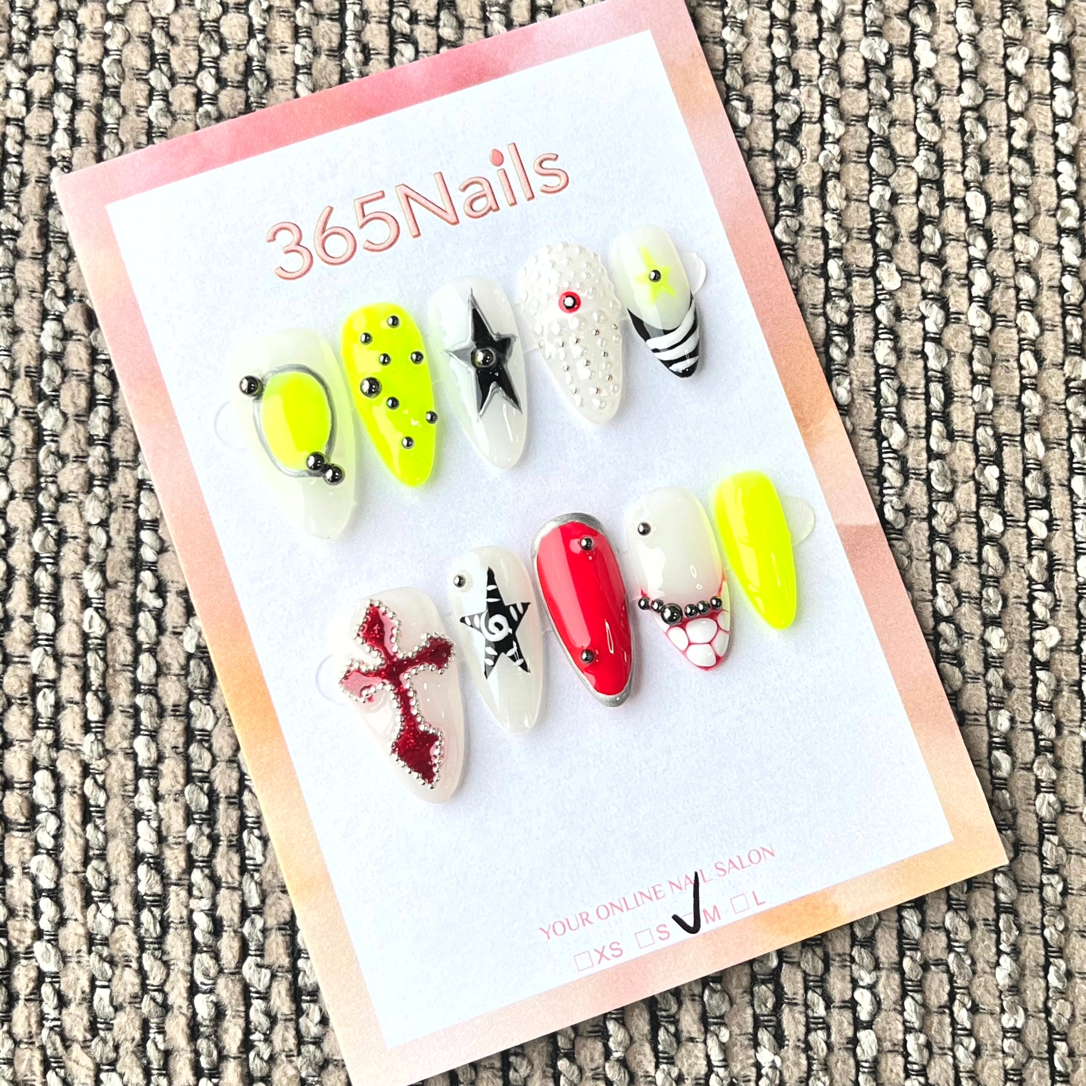 365nails: "Rebel Punk" 3D 십자가 & 해골 수제 미디엄 아몬드형 네일
