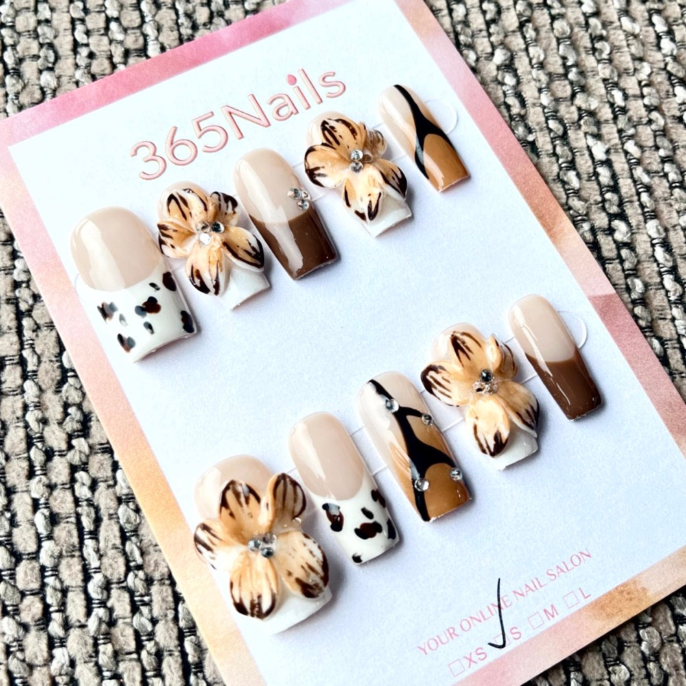 365nails: "Sonho de Borboleta Dourada" – Unhas Postiças Artesanais de Borboleta 3D Formato Amendoado