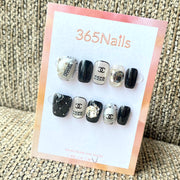 럭셔리 로고 365nails: "퀼티드 모노크롬" – 3D 블랙 레더 & 실버 크롬 수제 스쿼발형 네일